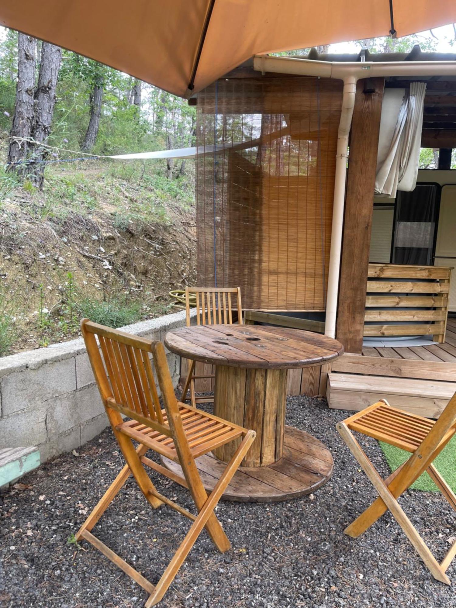 Caravanes De Provence Aiglun  المظهر الخارجي الصورة